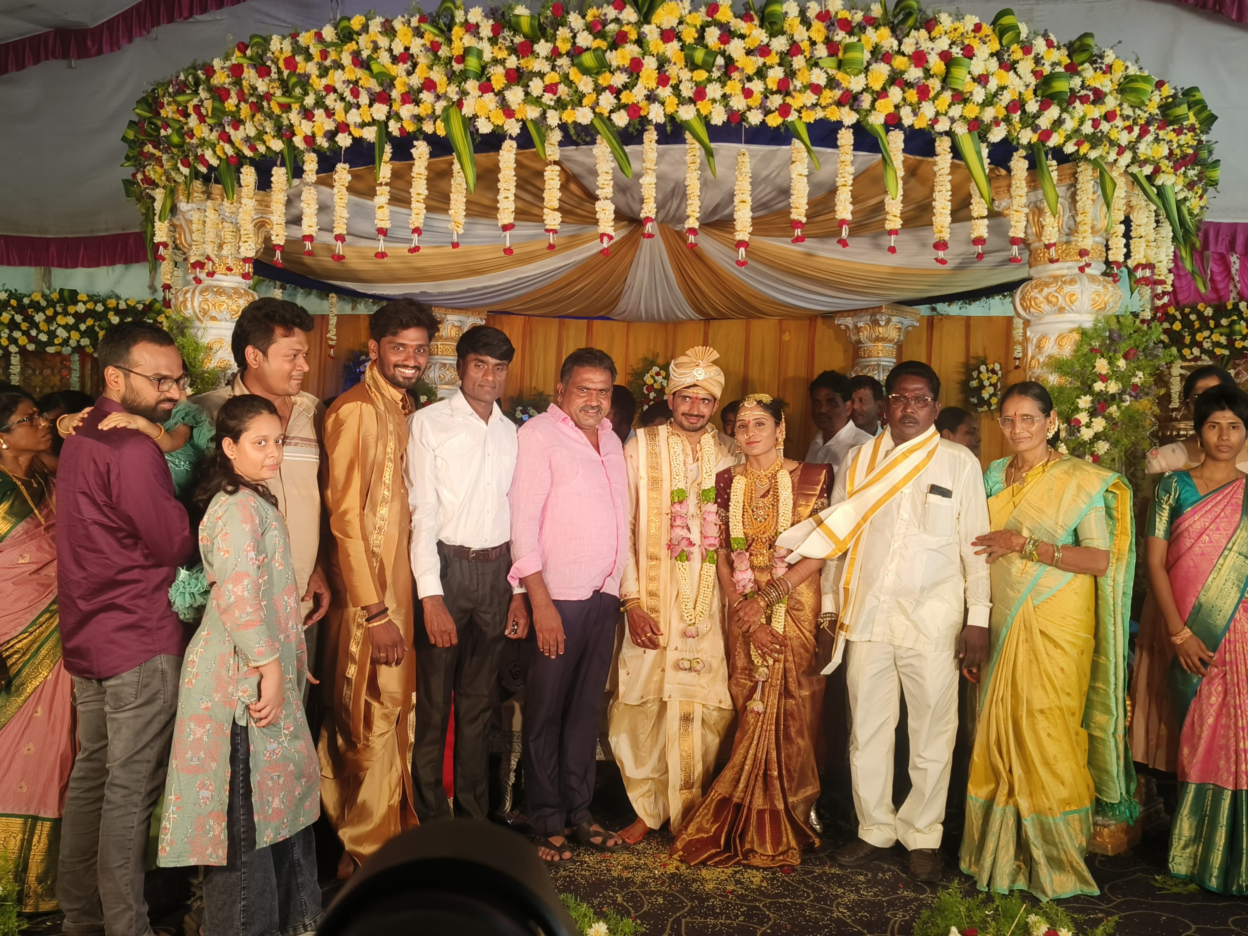 రేణుక-శశాంక్కు వర్ర వెంకటరెడ్డి ఆశీర్వాదం