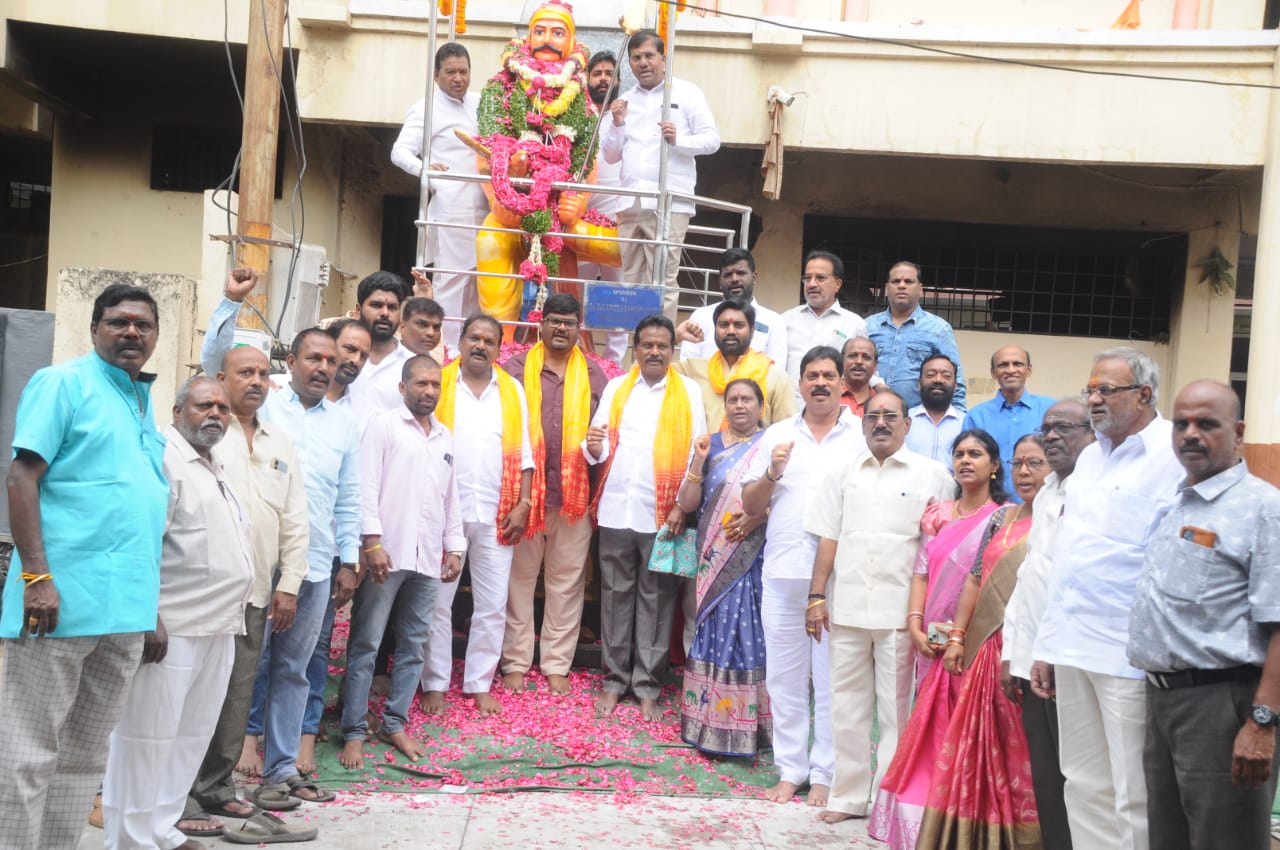 బహుజన చక్రవర్తి సర్దార్ సర్వాయి పాపన్న గౌడ్