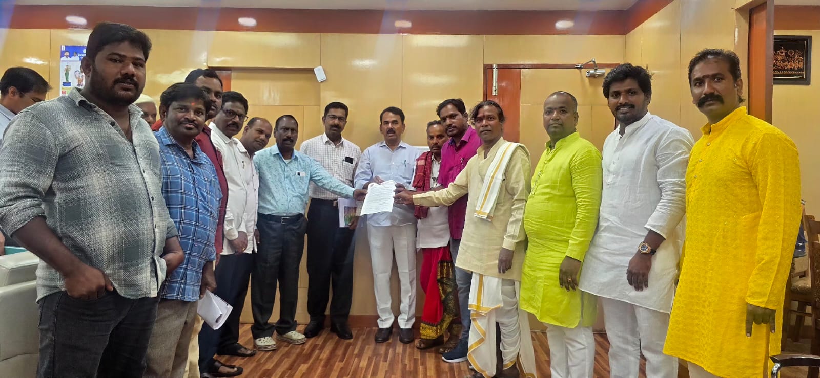 జానపద కళాకారుల పెండింగ్ బిల్లులు చెల్లిస్తాం *కళాకారులు ఆందోళన చెందవద్దు: మంత్రి జూపల్లి కృష్ణారావు పిలుపు