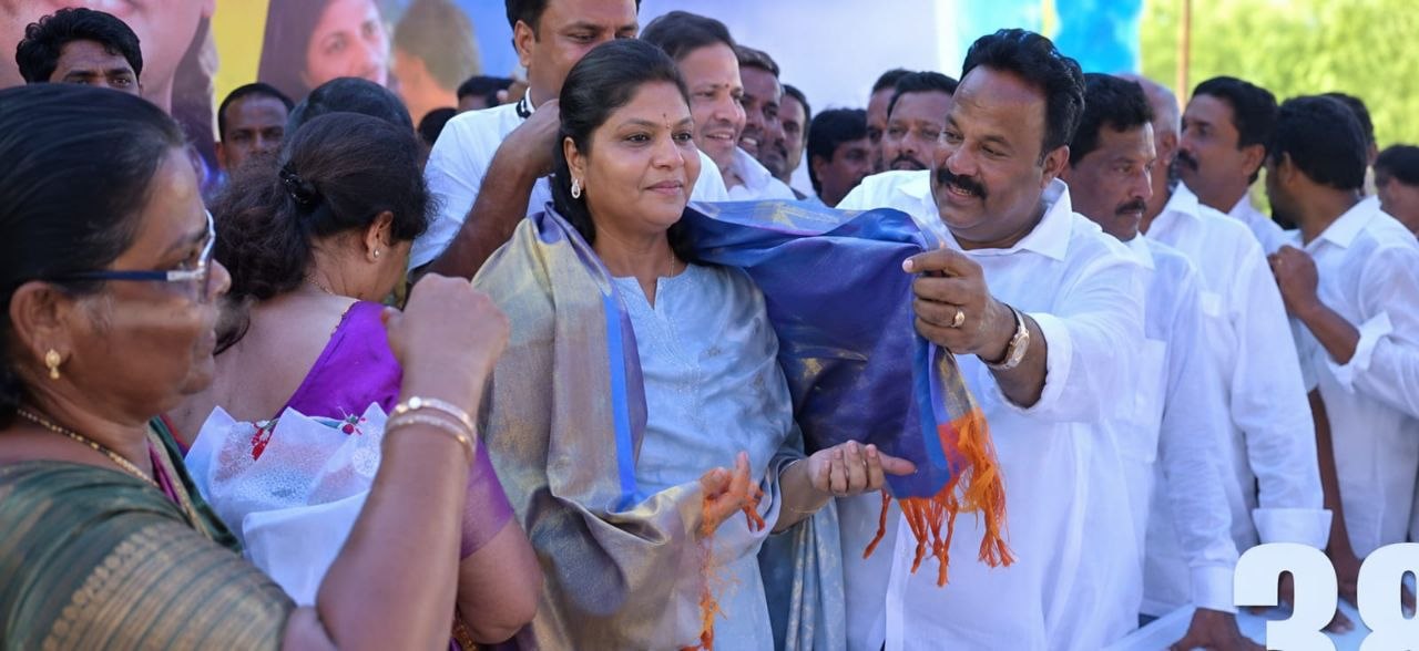 బొత్స రాజకీయ వారసురాలిగా కుమార్తె అనూష.. స్థానిక సంస్థల ఎన్నికల్లో జిల్లా పరిషత్ బరిలోకి