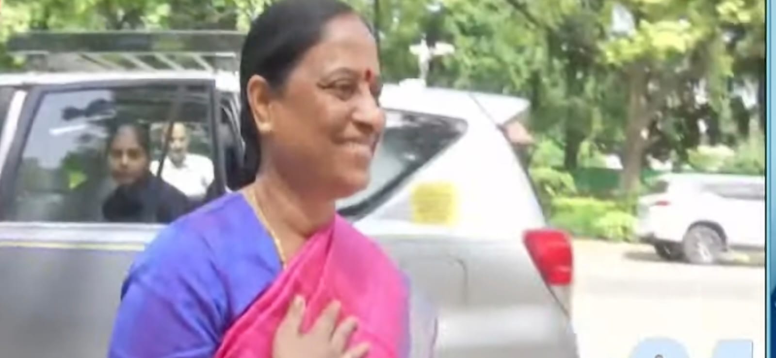 కొండా సురేఖ సమాధానం చెప్పాలి ఖర్గే కుమార్తె వ్యాఖ్యల వివాదంపై అధిష్ఠానానికి వివరణ – పార్టీ క్రమశిక్షణపై ఖర్గే కీలక సూచనలు