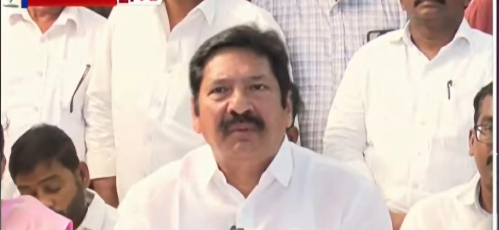 మాజీ మంత్రి జోగి రమేష్ కుటుంబంపై కోడలు మేఘన ఫిర్యాదు వరకట్న వేధింపులు, గృహహింస, హత్యాయత్నం ఆరోపణలు – 11 మందిపై కేసు