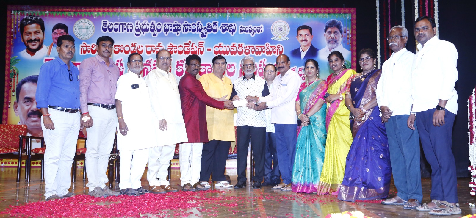 కళాకారులు మనస్ఫూర్తిగా అందించిన సత్కారం జీవితంలో మరువలేనిది ప్రపంచ జానపద కళాకారుల దినోత్సవ వేడుకలలో పద్మశ్రీ మురళీ మోహన్