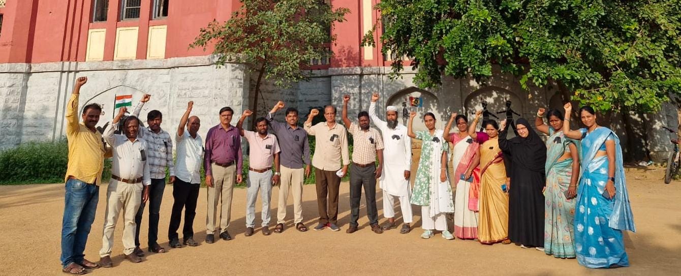 పాత పెన్షన్ విధానాని వెంటనే అమలు చేయాలి ప్రభుత్వ సిటీ జూనియర్ కళాశాలలో అధ్యాపకుల నిరసన