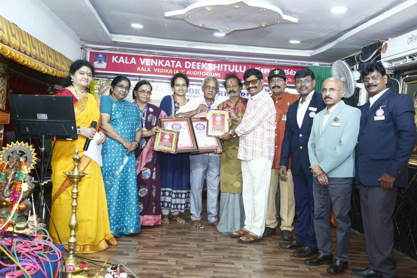 తెలుగు బుక్ ఆఫ్ రికార్డ్స్ ఆధ్వర్యంలో ‘టిబీఆర్ ఐకాన్ అవార్డ్స్’