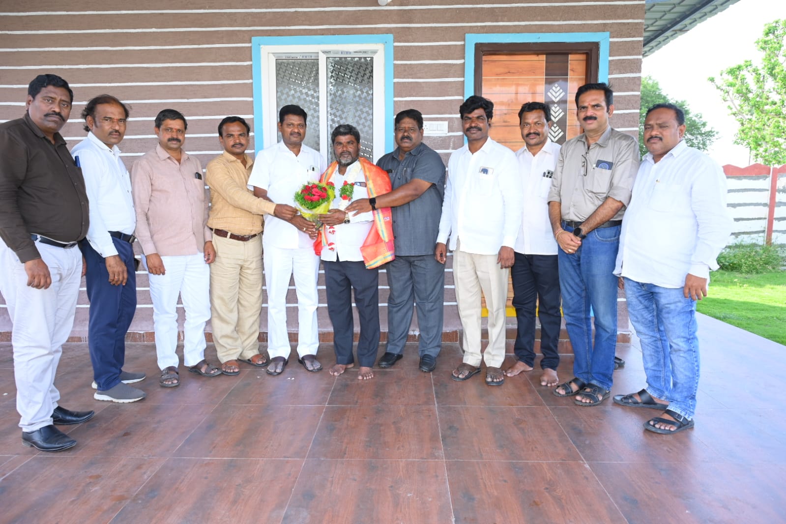 బి స్మార్ట్ పోచంపల్లి అధ్యక్షులుగా లింగా స్వామి నియామక పత్రం అందించిన రాష్ట్ర వర్కింగ్ ప్రెసిడెంట్ జలందర్ రెడ్డి