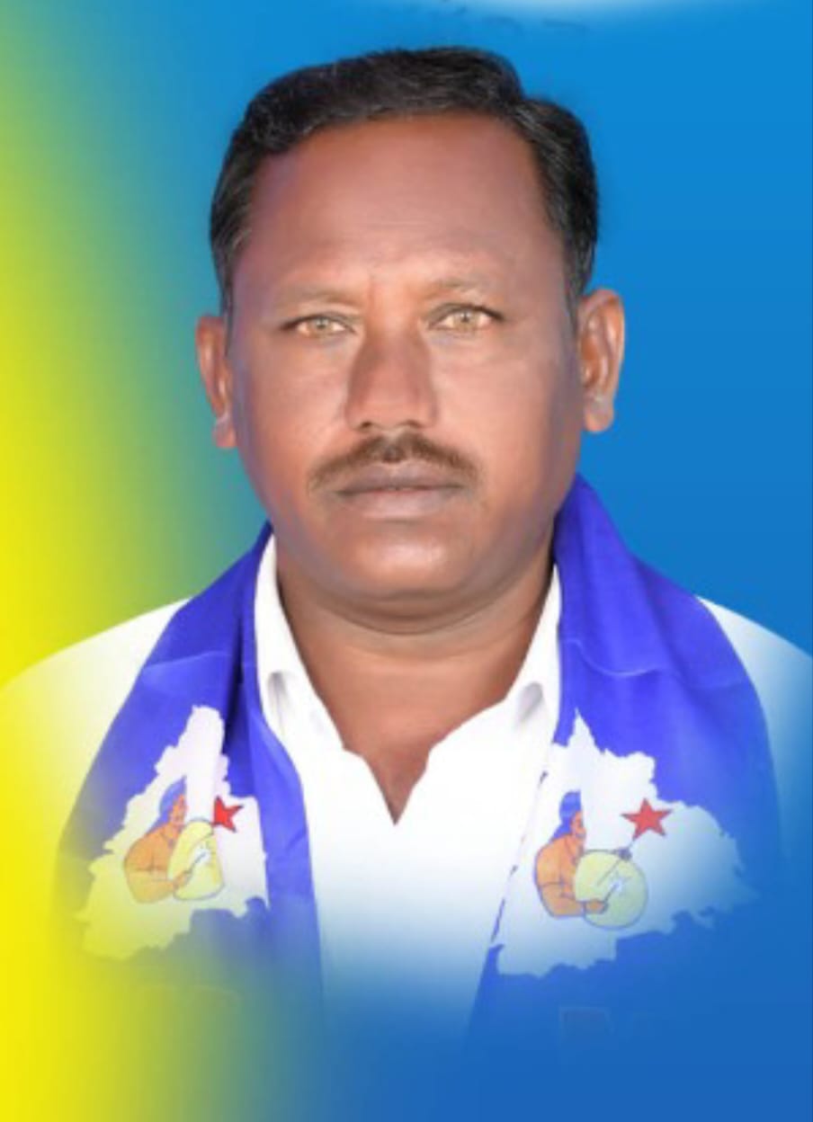 దళితులు తాకిన ఫామ్ హౌస్ నేల మలినమైందని పసుపు నీళ్లుజల్లించిన కెసిఆర్ దళితులకు బహిరంగ క్షమాపణ చెప్పాలి ఎమ్మార్పీఎస్ రాష్ట్ర వర్కింగ్ ప్రెసిడెంట్ కూరెల్లరమేష్ మాదిగ డిమాండ్ చేశారు.