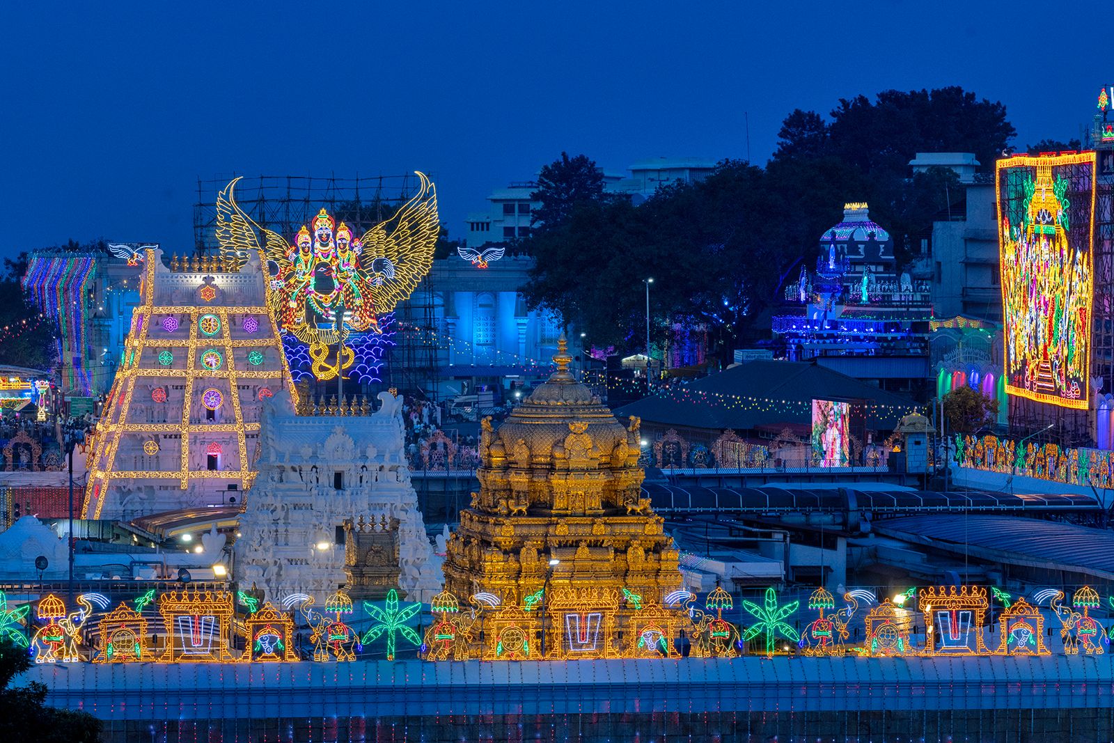 శ్రీవారి బ్రహ్మోత్సవాలకు ముస్తాబైన తిరుగిరులు నేడు ధ్వజారోహణంతో వాహనసేవలు ప్రారంభం