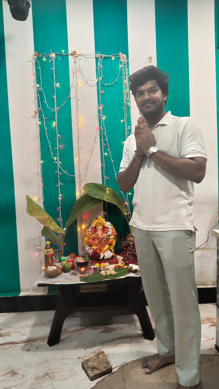 మామ కేఫ్లో వినాయకుడికి రోహిత్ ప్రత్యేక పూజలు