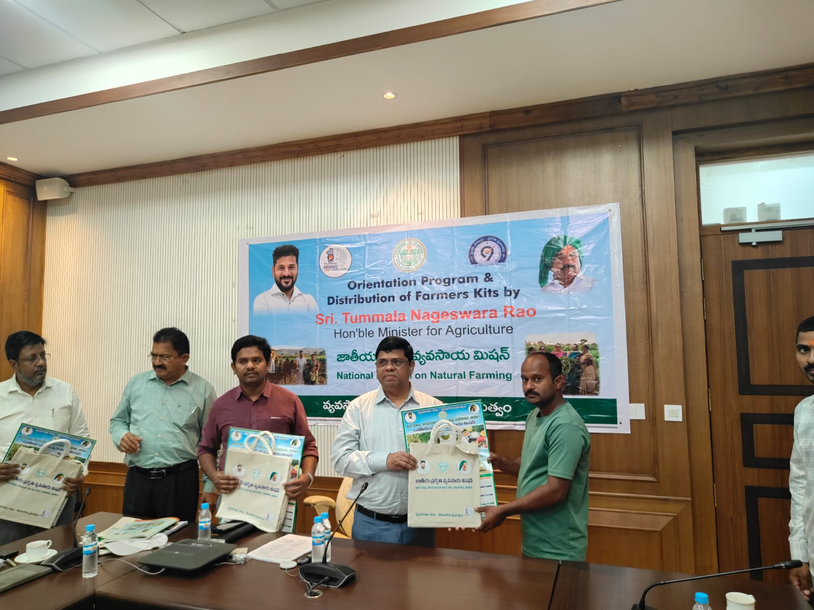 రైతు నేస్తం 107వ ఎపిసోడ్లో ప్రకృతి వ్యవసాయ కిట్ల పంపిణీ