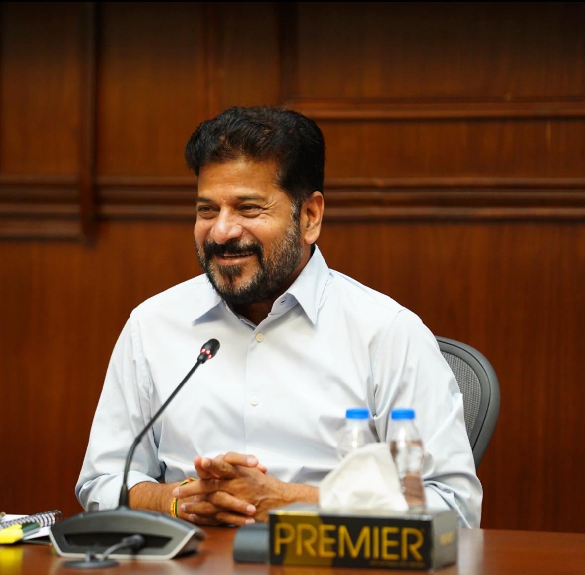 భూదోపిడీపై సీఎం రేవంత్ రెడ్డి బిగ్ ప్లాన్ భారాస కు బిగ్ షాక్! నేడు ఏంహెచ్ఆర్డీ లో 22 ఏపై మంత్రులతో కీలక సమావేశం