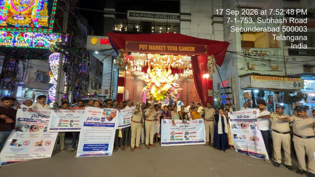 రోడ్డు భద్రతపై మార్కెట్ పోలీసుల అవగాహన..