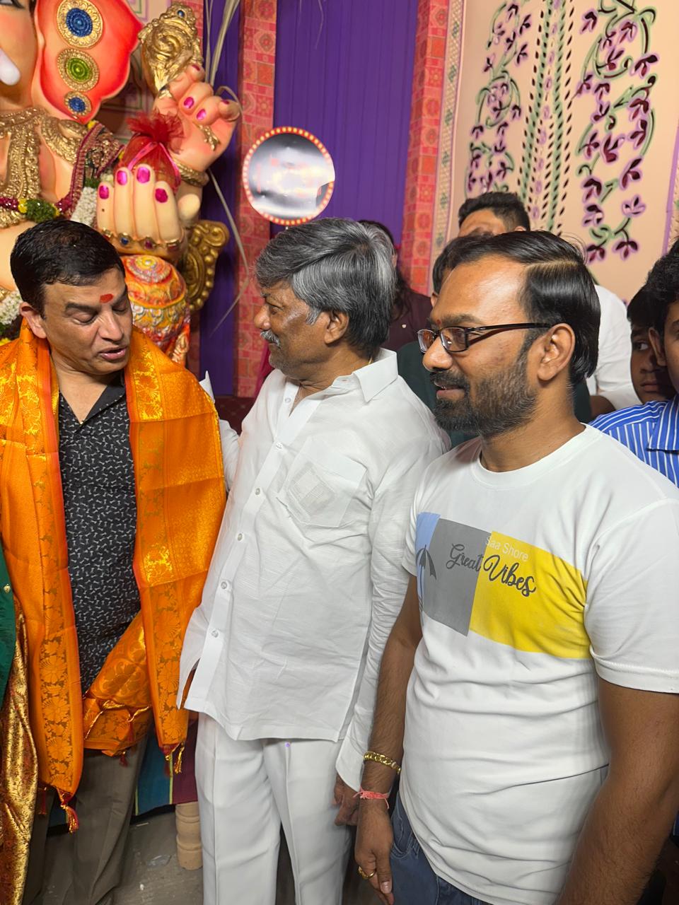 గణపతి మండపాన్ని సందర్శించిన దిల్ రాజు