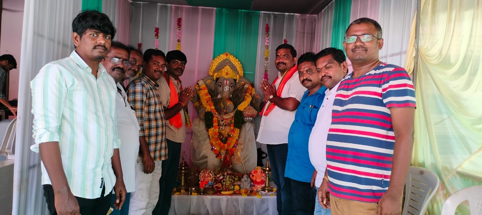 మట్టి గణపయ్యను దర్శించుకున్న పోలా సైదులు గుప్తా నల్లగొండ జిల్లా ఇన్చార్జ్: విశ్వనాథ్