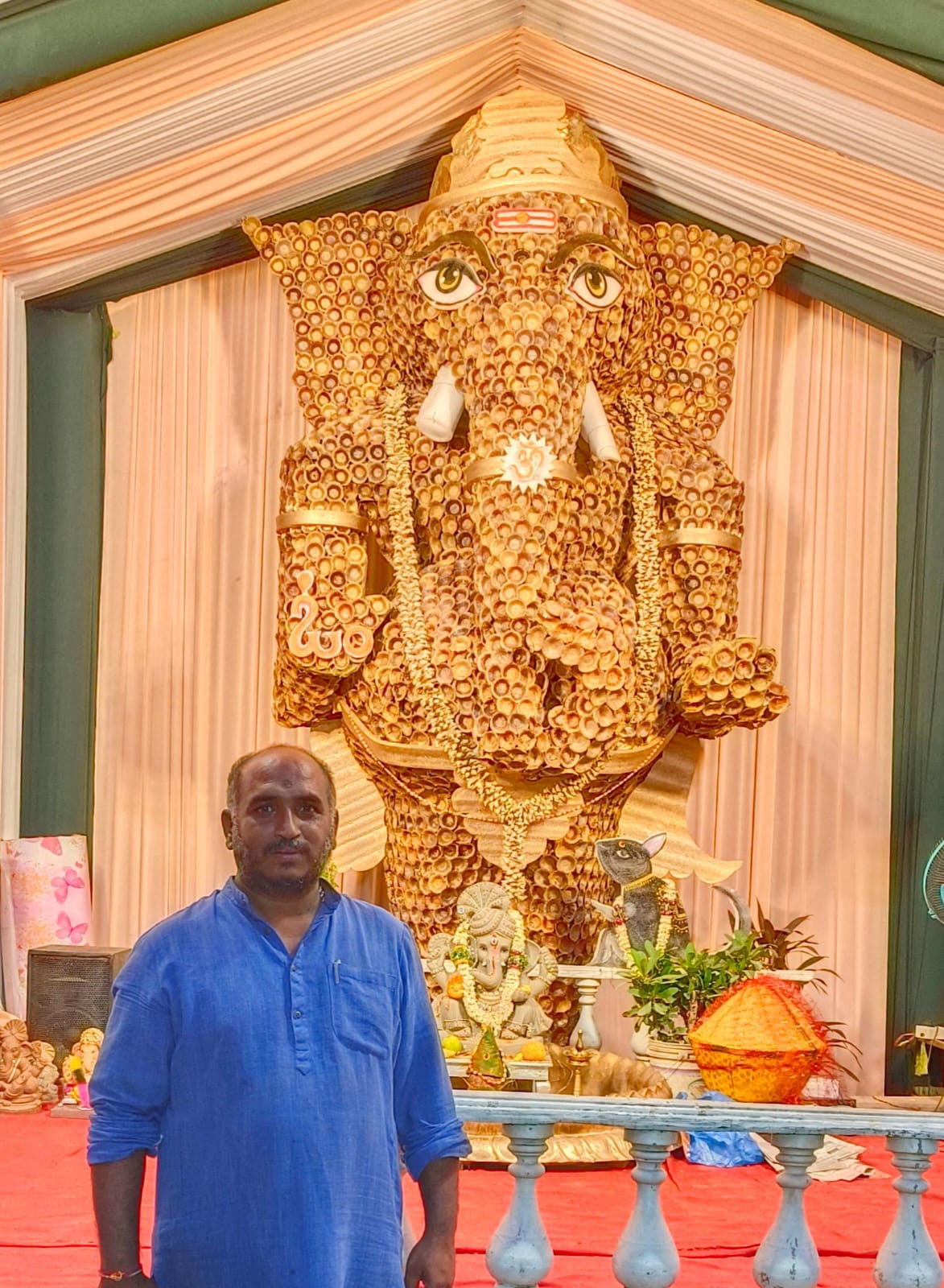 నాచారంలో ఆకట్టుకుంటున్న పర్యావరణహిత గణనాథుడు.. ఇస్తారాకు కప్పులతో 15 అడుగుల వినాయకుడు..