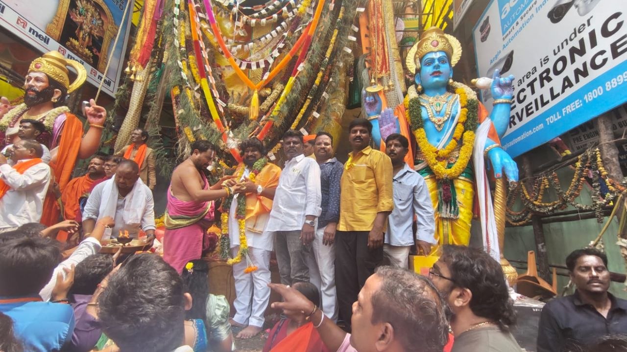 ఖైరతాబాద్ మహాగణపతిని దర్శించుకున్న శివ నరసింహన్ తంత్రి