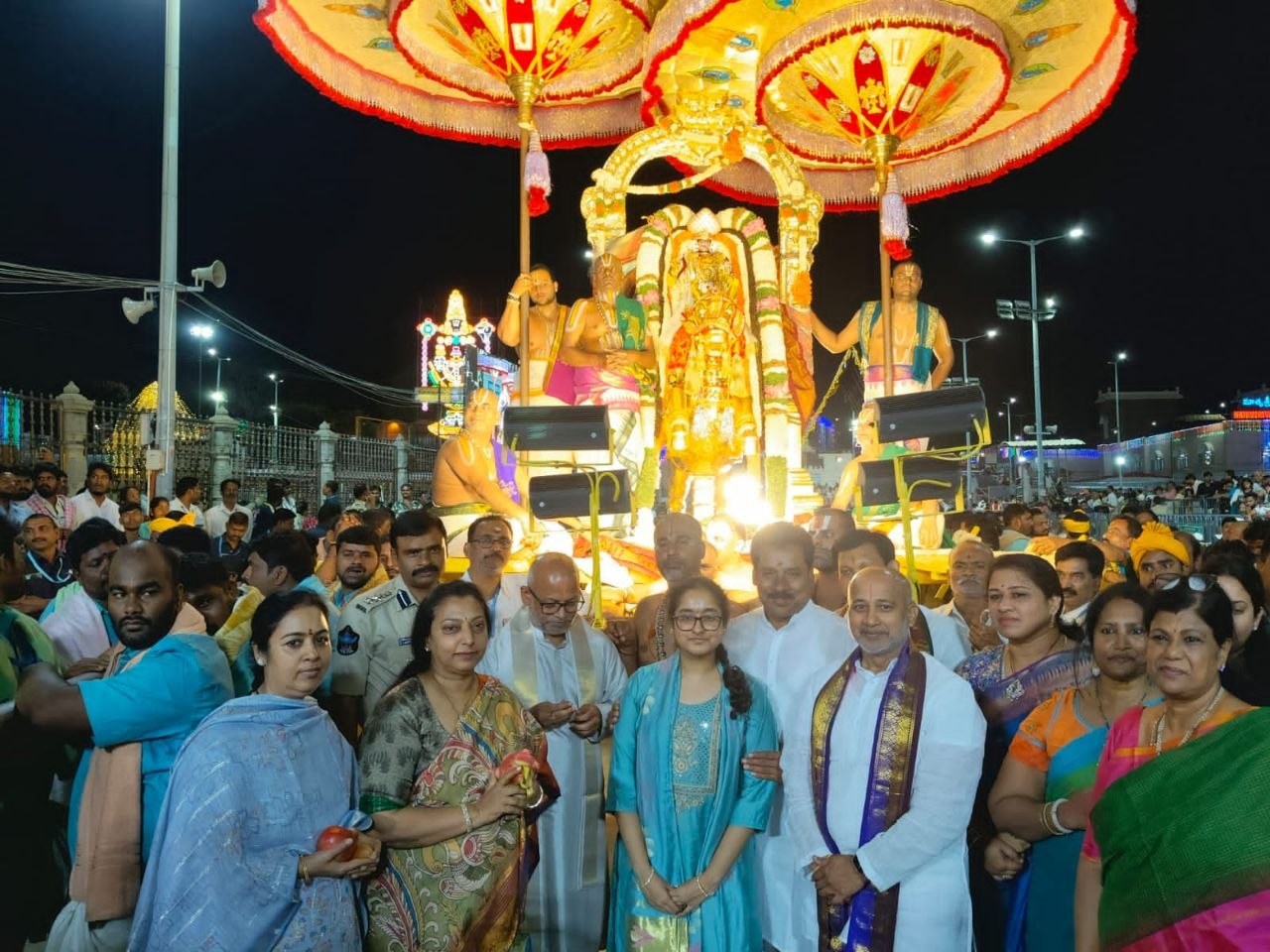 శ్రీవారి బ్రహ్మోత్సవాల్లో వసుంధరాదేవి.. ఎస్వీబీసీ చైర్మన్ శ్రీధర్వర్మ అభినందనలు