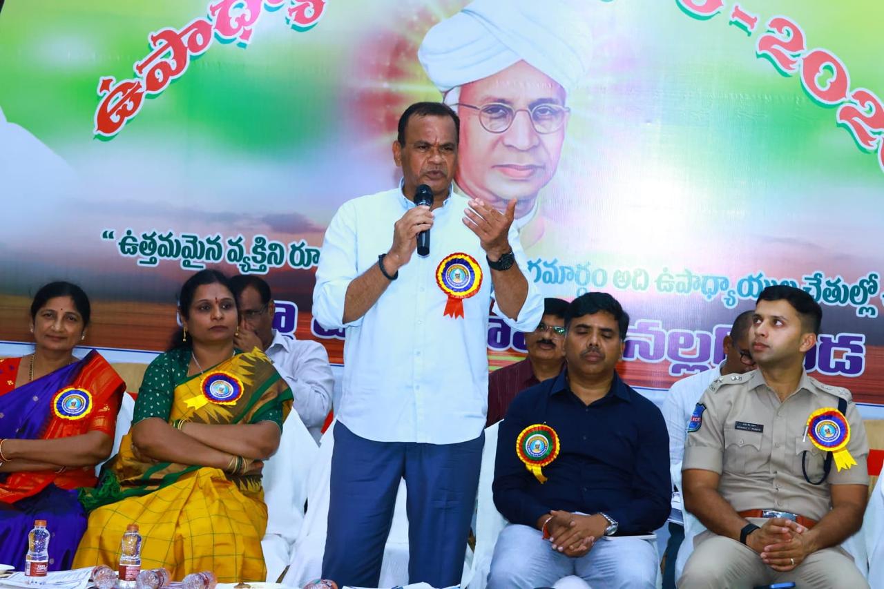 ప్రతి గ్రామానికి బీటీ రోడ్లు -రాష్ట్ర రోడ్లు భవనాలు, సినిమాటోగ్రఫీ శాఖ మంత్రి కోమటి రెడ్డి వెంకట్ రెడ్డి