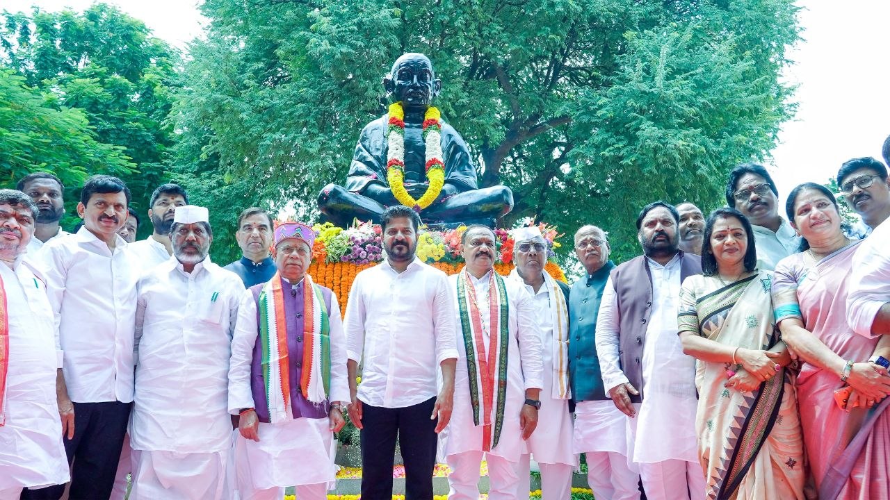 బాపూ ఘాట్లో జాతిపితకు ఘన నివాళి.. డిజిటల్ మ్యూజియం ప్రారంభం