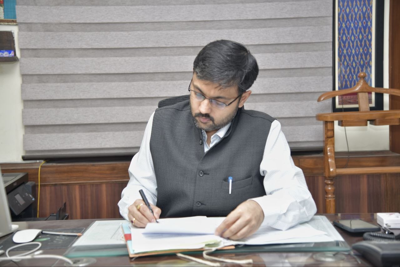 తెలంగాణ భవన్ రెసిడెంట్ కమిషనర్గా అద్వైత్ కుమార్ సింగ్ బాధ్యతల స్వీకరణ