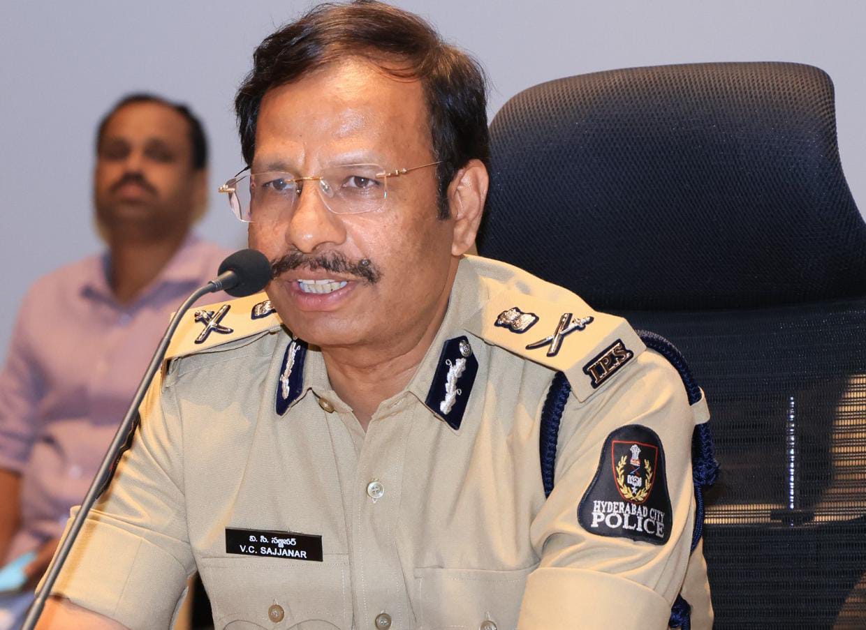 ట్యాంక్బండ్పై బర్త్డే సెలబ్రేషన్స్, కేక్ కటింగ్స్ వద్దు!