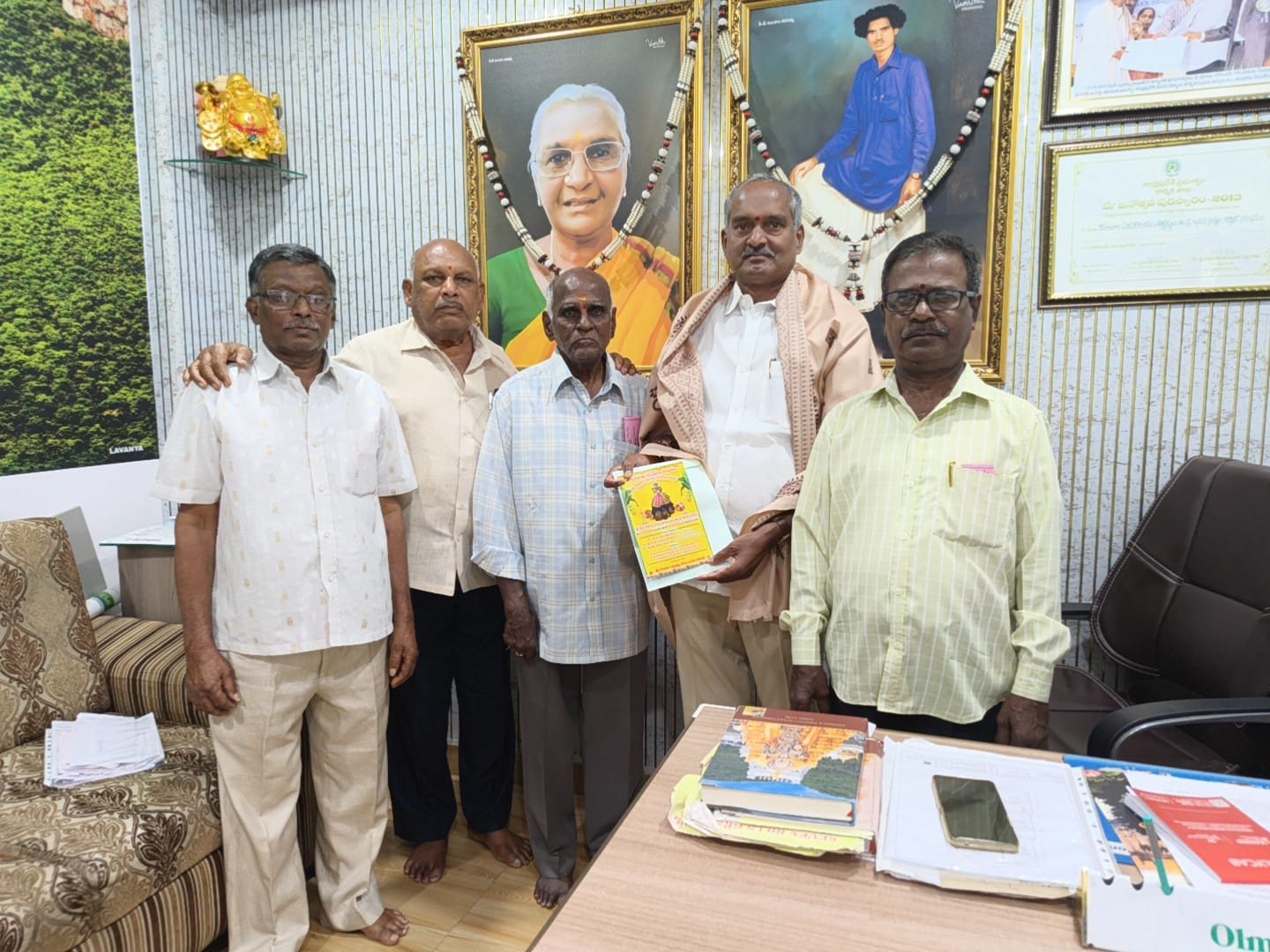 నవరాత్రి ఉత్సవాలకు నోముల ప్రకాశ్రావు, ఏడుకొండలుకు ఆహ్వానం