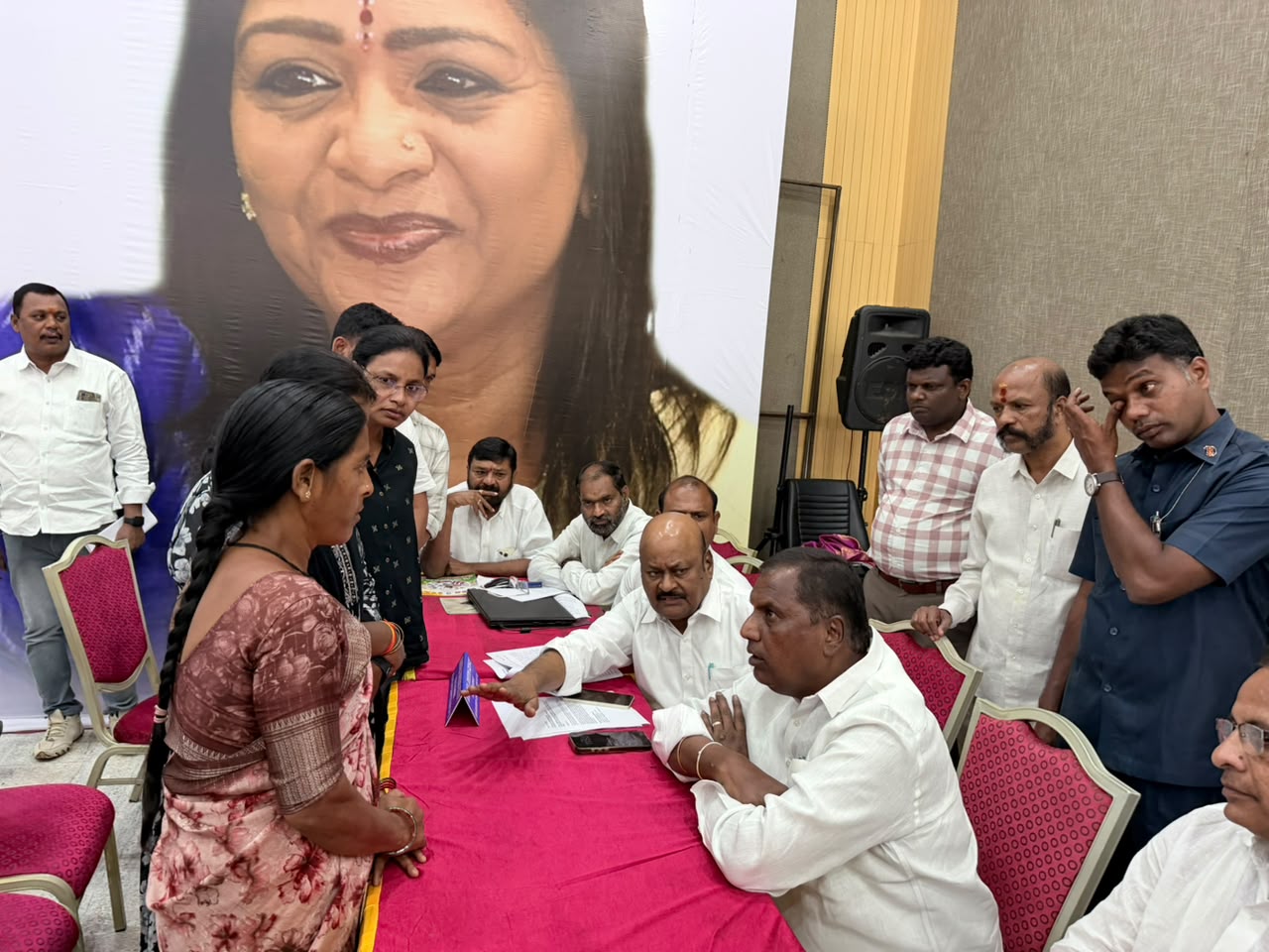 ప్రవాసి ప్రజావాణిని సందర్శించిన సంక్షేమ శాఖ మంత్రి అడ్లూరి లక్ష్మణ్, ఎమ్మెల్యే కవ్వంపల్లి సత్యం