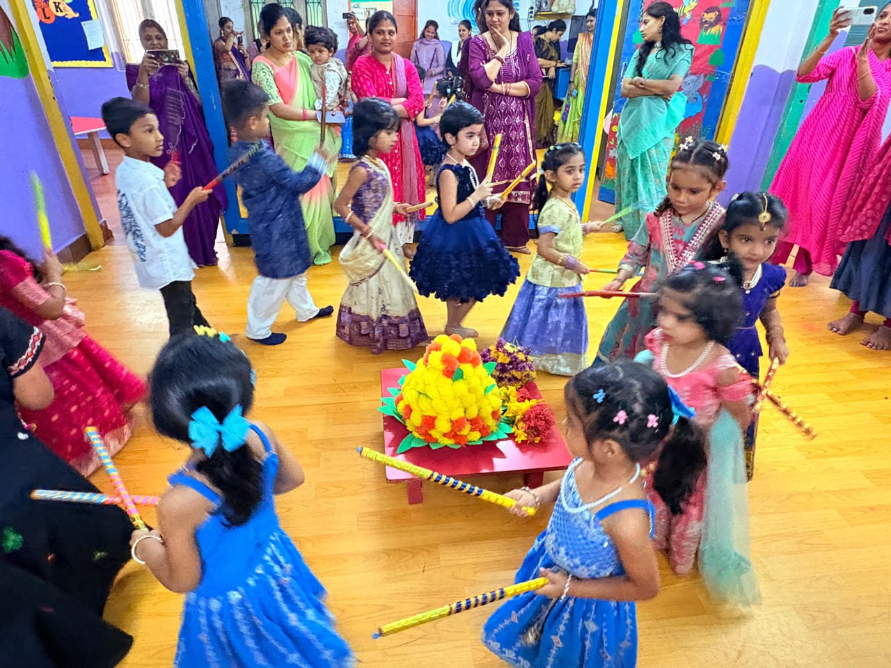 పల్లవి కిడ్జ్ తార్నాక బ్రాంచ్ లో ఘనంగా బతుకమ్మ సంబరాలు..