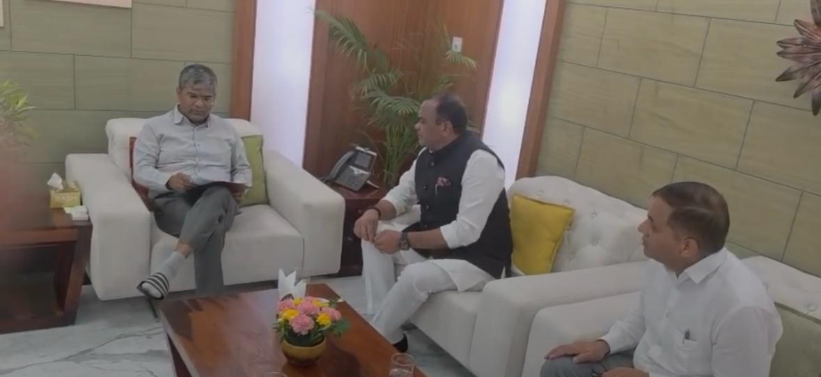 హైదరాబాద్–విజయవాడ NH-65 విస్తరణ పనులను వేగవంతం చేయాలి ఎన్హెచ్ఏఐ ఛైర్మన్ సంతోష్ కుమార్ యాదవ్ను కోరిన మంత్రి కోమటిరెడ్డి వెంకట్ రెడ్డి