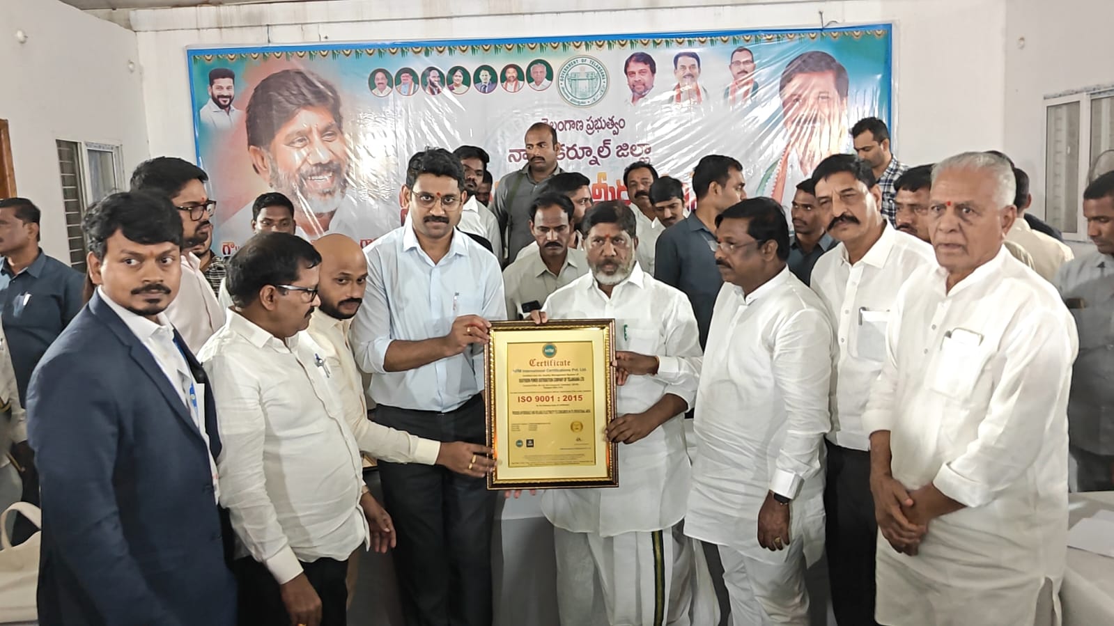 నాణ్యతా ప్రమాణాల్లో టీజీఎస్పీడీసీఎల్ సరికొత్త మైలురాయి నాలుగు అంతర్జాతీయ నాణ్యతా గుర్తింపులు.. విద్యుత్ పంపిణీ రంగంలో మరో ముందడుగు ఉప ముఖ్యమంత్రి భట్టి విక్రమార్క చేతుల మీదుగా గుర్తింపులు స్వీకరించిన సీఎండీ జితేష్ పాటిల్