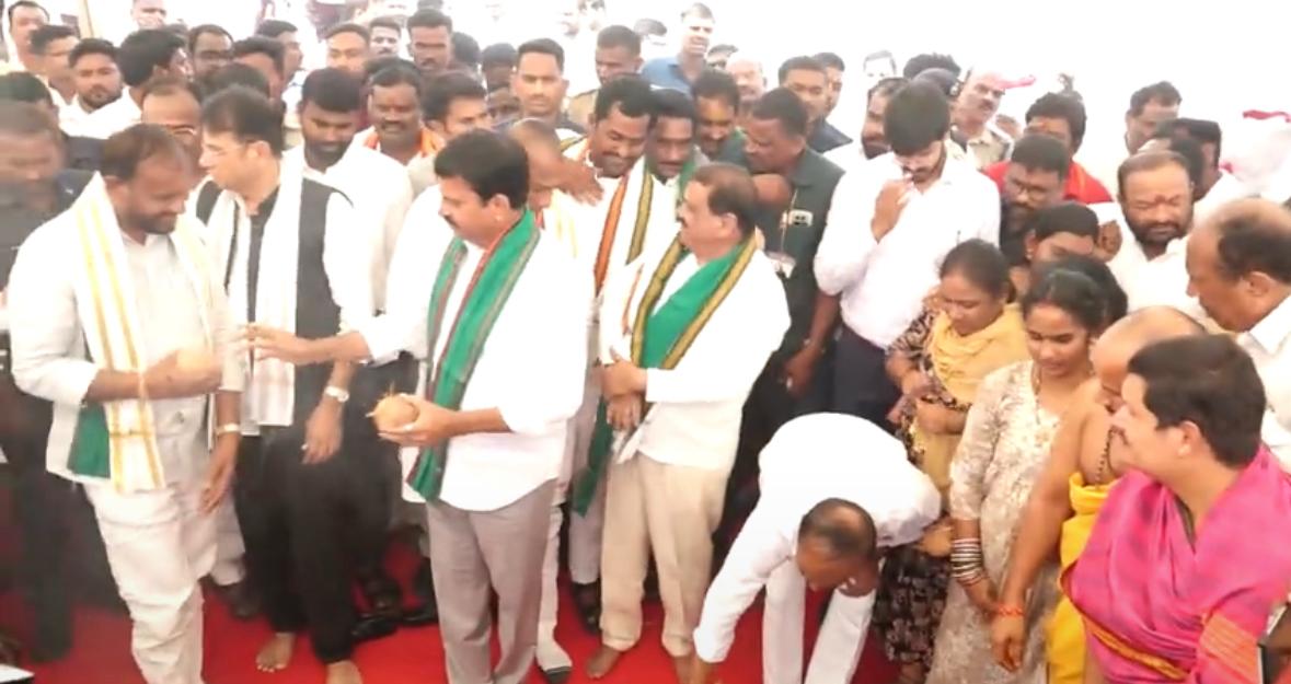 అధికార పక్షమైనా.. ప్రతిపక్షమైనా అభివృద్ధిలో వివక్ష లేదు ఇందిరమ్మ ఇళ్ల కేటాయింపులో రాజకీయాలకు తావులేదు.. అర్హతే ప్రామాణికం