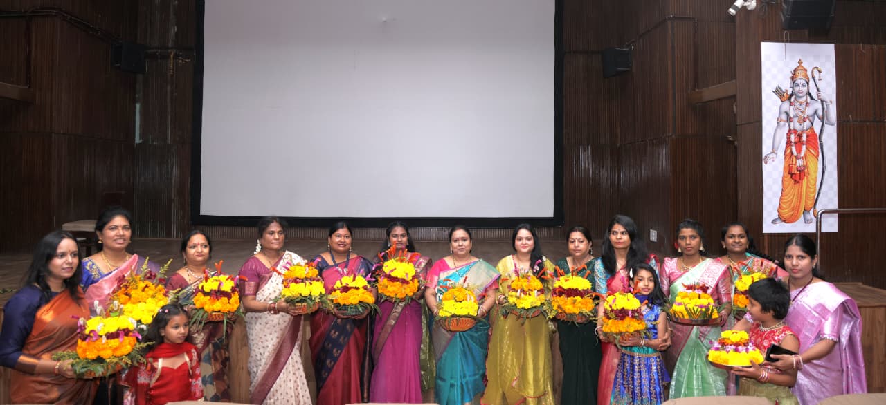 హస్తినలో పరిమళించిన తెలంగాణ పూల పండుగ తెలంగాణ భవన్లో ఘనంగా బతుకమ్మ వేడుకలు