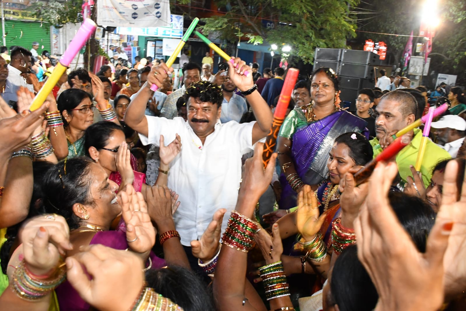 పద్మారావు నగర్ పార్క్ వద్ద ఘనంగా బతుకమ్మ బతుకమ్మ పండుగ వేడుకలకు హాజరైన మాజీమంత్రి, సనత్ నగర్ ఎమ్మెల్యే తలసాని శ్రీనివాస్ యాదవ్