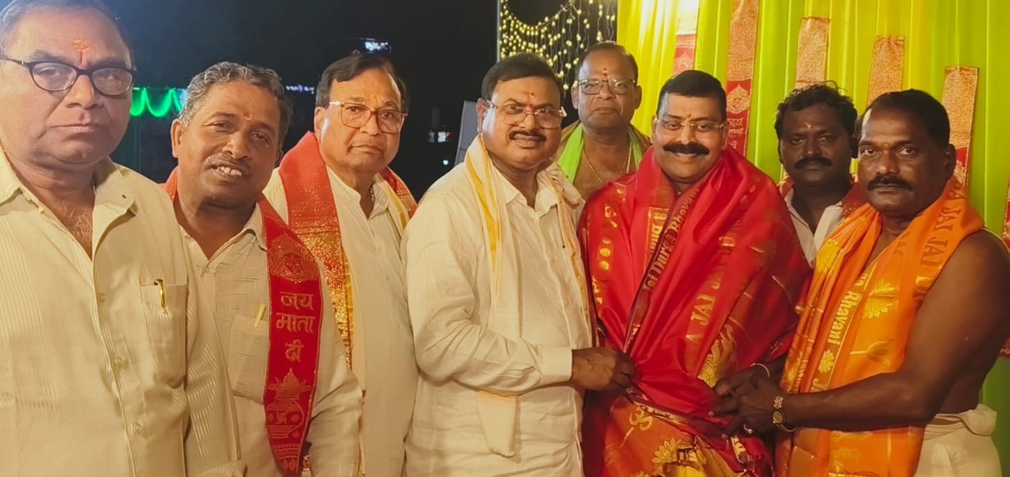 5వ రోజు ఘనంగా తిరుమల గ్రూపు ఆధ్వర్యంలో దేవీ శరన్నవ రాత్రి ఉత్సవాలు.. - ముఖ్య అతిథిగా హాజరై పూజలు నిర్వహించిన సీల్ వేల్ కార్పొరేషన్ అధినేత బం డారు సుబ్బారావు