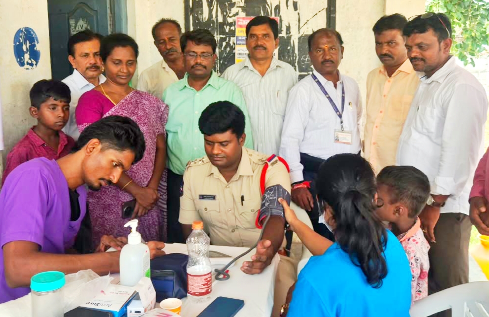 రోషన్ దౌలా కాలనీలో ఉచిత వైద్య శిబిరం 150 మందికి పరీక్షలు.. ఉచితంగా మందుల పంపిణీ