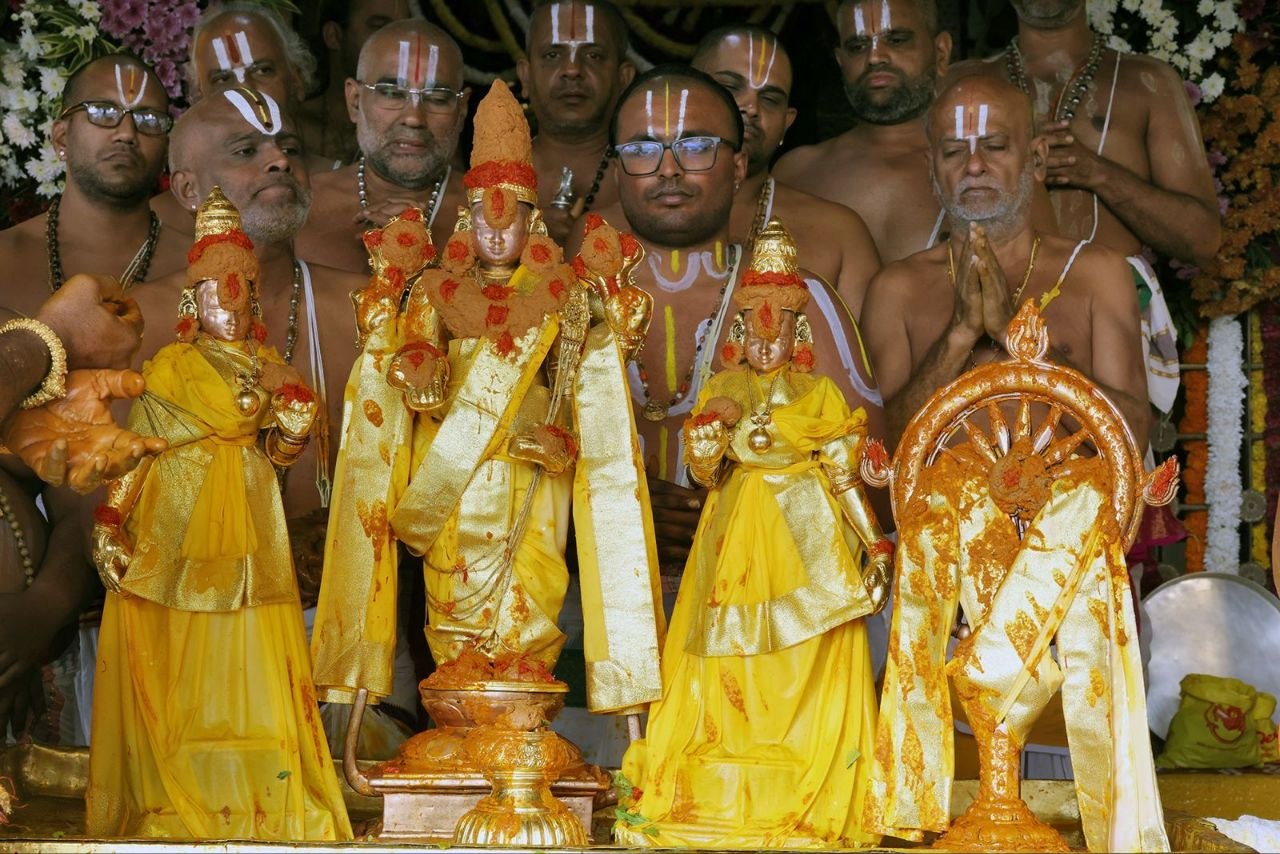వైభవోపేతంగా శ్రీవారి చక్రస్నానం
