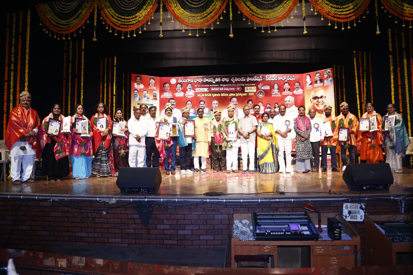 వార్తకు వన్నె తెచ్చేది గళ మాధుర్యమే న్యూస్ ప్రెజెంటర్లు గళ కళాకారులు.. కోలేటి దామోదర్ గుప్తా