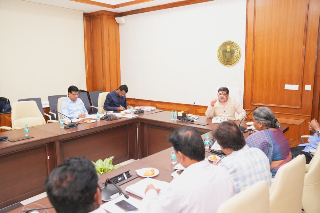 బీసీ సంక్షేమ శాఖ పథకాల అమలులో పారదర్శకత, వేగం పెంచాలి 38 ఆత్మగౌరవ భవనాల జీవోల ప్రక్రియ వేగంగా పూర్తి చేయాలి